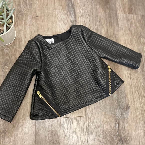 Faux Leather quilted top with gold metal zippers - Picture 2 of 14